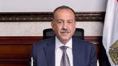 محافظ أسيوط يتدخل لإنقاذ مريضة وتحويلها لوحدة الغسيل الكلوى
