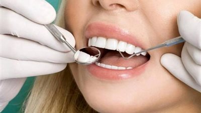 تعرف على الأطعمة الأكثر خطرا على الأسنان