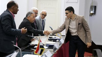 الأطباء تحتفل بالأعضاءالجدد وتكرم أوائل الخريجين بمختلف المحافظات