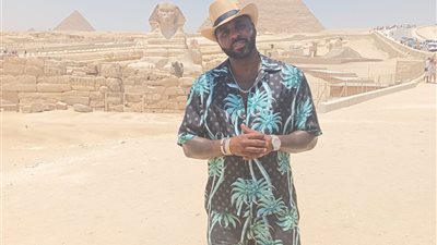 المغني الأمريكي الشهير جيسون ديرولو يزور الاهرامات