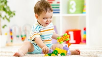 نصائح مهمة للتعامل مع الطفل في سن العامين
