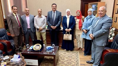 رئيس جامعة بني سويف التكنولوجية يستقبل وكيل وزارة المالية