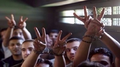 تجويع وتعذيب ونهش أجساد باستخدام الكلاب.. مأساة في سجون الاحتلال