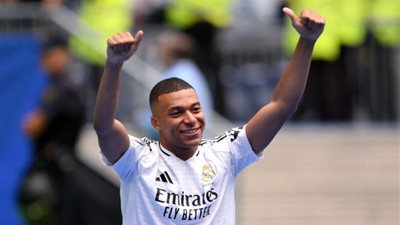 بنزيما خلال حفل تقديمه بريال مدريد: فخور بتحقيق حلمي