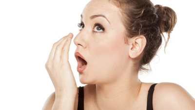 معطرات طبيعية تساعدك على التخلص من رائحة الفم الكريهة