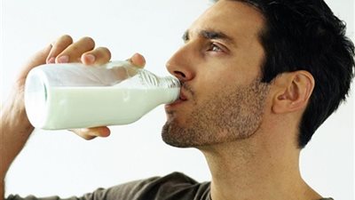 ماذا يحدث عند تناول الحليب أثناء الطقس الحار؟