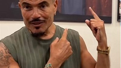 انتقادات وسخرية من عمرو دياب بعد ظهوره بـ