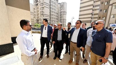 وزير الإسكان يتفقد الوحدات السكنية بمشروع 