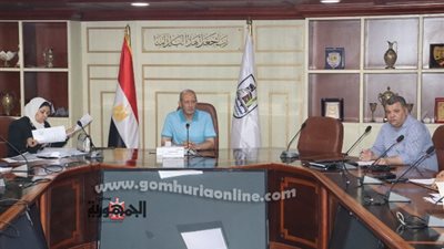 سكرتير بنى سويف عقد اجتماعًا لمتابعة موقف تحصيل رسوم جمع المخلفات