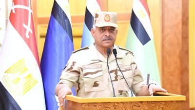 وزير الدفاع يلتقى برجال المنطقة الشمالية العسكرية وقيادة القوات البحرية..فيديو