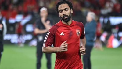 كولر يستقر على تشكيل الأهلي أمام بيراميدز.. والشحات أساسيًا