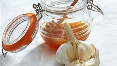 أهم فوائد تناول العسل والثوم .. تعزيز صحة القلب