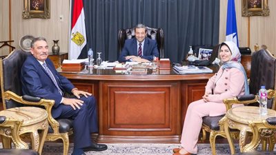 رئيس ميناء دمياط يهنئ المحافظ بمنصبه الجديد