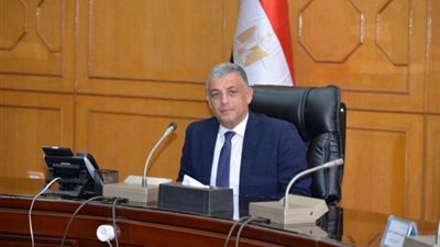محافظ الإسماعيلية يبحث آليات ضبط الأسعار مع أعضاء الغرفة التجارية