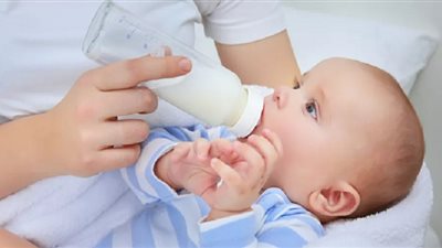 متى تبدأ أعراض حساسية الألبان في الظهور على الطفل؟