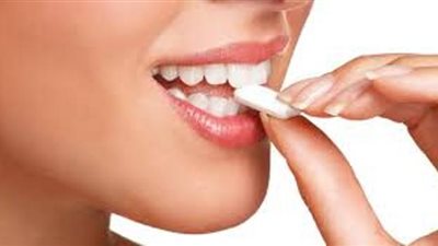 احذرى ابتلاع العلكة..تسبب أمراضًا خطيرة بالمعدة