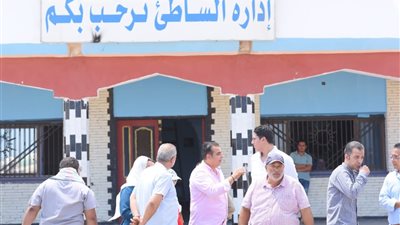 العدل يتفقد شاطئ جمصة ويتابع مستوي النظافة والمواقف العامة..صور