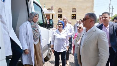 محافظ الإسماعيلية يشهد قافلة طبية بالضبعية وعين غصين..صور