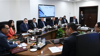 مدبولي يُكلف بخطة تسويقية للمسطحات الإدارية والتجارية بأبراج العلمين
