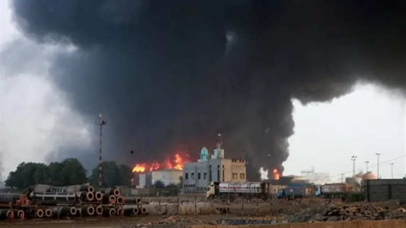 تصاعد أعمدة الدخان