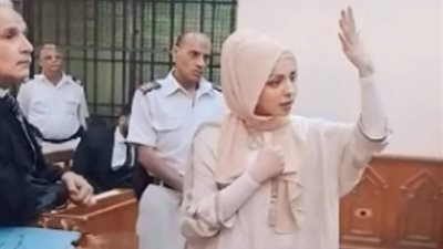 ميول للعلاج بالروحانيات.. حقيقة اتهام مضيفة طيران بقتل ابنتها