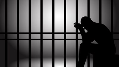 العقوبات الواردة في قانون مزاولة مهنة الصيدلة