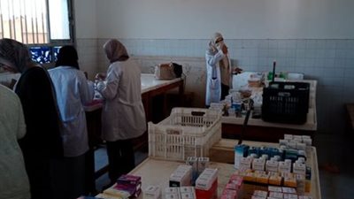 قافلة جامعة القناة الطبية تعالج أهالي أم عزام بالإسماعيلية