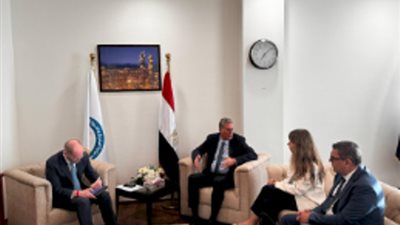 وزير البترول يبحث مع 