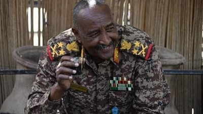 نجاة البرهان من محاولة اغتيال بالسودان وإصابة مرافقية