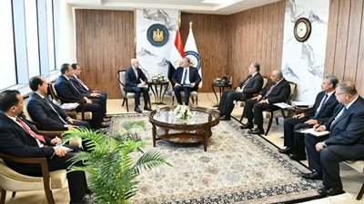 وزير البترول يبحث مع 4 شركات عالمية زيادة إنتاج النفط والغاز في مصر