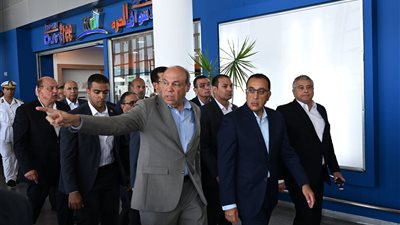 رئيس الوزراء يتفقد مطار برج العرب الدولي لمتابعة أعمال التطوير