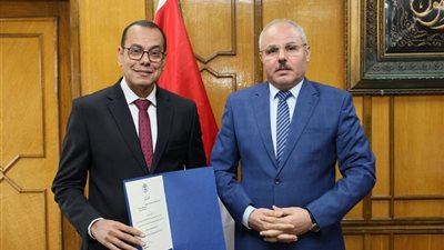 الدكتور نادر نمر عميداً لكلية الطب بجامعة القناة