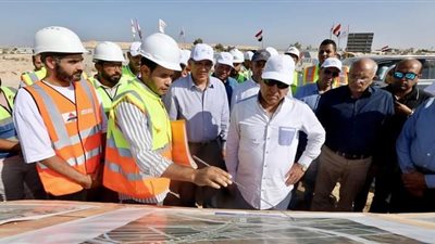 الوزير يتفقد مشروع الخط الأول للقطار الكهربائي 