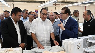 رئيس الوزراء يتفقد مصنع شركة 