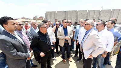 وزير الإسكان يتفقد وحدات 