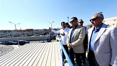 وزير الإسكان يتفقد محطة معالجة الصرف الصحي بالنوبارية الجديدة