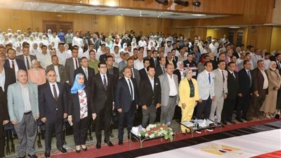 وزيرالشباب ومحافظ الشرقية يشهدان فعاليات صالون 30 يونيو