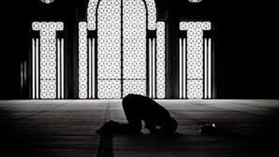 من قام بعشر آياتٍ لم يكتب من الغافلين فهل تُحسب سورة الفاتحة منها