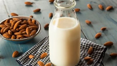 طريقة إعداد حليب اللوز بخطوات سهلة
