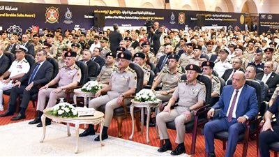 وزير الدفاع يشهد اليوم العلمى للكلية الفنية العسكرية
