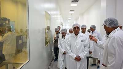مدبولى يتفقد مصنع الشركة الأوروبية المصرية للصناعات الدوائية