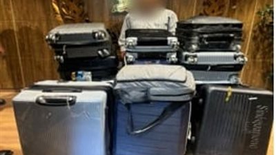 القبض على 5 لصوص قاموا بسرقة هواتف وأجهزة كهربائية وحقائب