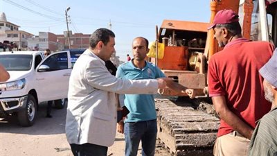 محافظ دمياط يتفقد مشروعات حياة كريمة ويأمر بتطهير الترعة الشرقية
