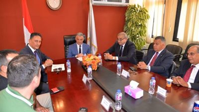 محافظ الإسماعيلية: الأولوية لقطاع الصناعة وتحسين بيئة الإستثمار