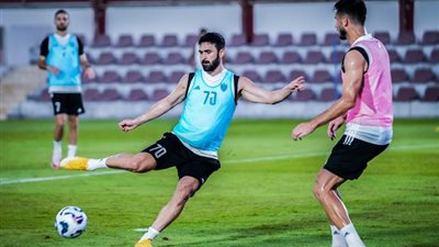 انتظام عمر خربين في تدريبات الوحدة الإماراتي استعدادا للموسم الجديد