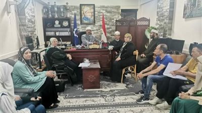 رئيس المنطقة الأزهرية يستقبل أوائل الشهادة الثانوية فى السويس