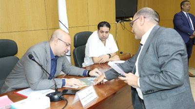 غنيم يلتقى المواطني حلول عاجله فى مشكلات الرى والكهرباء