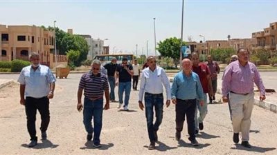 رئيس جهاز بدر يكشر عن أنيابه للشركات العاملة فى المدينة.. بالصور