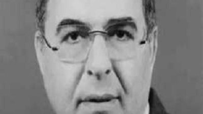 بدء صلاة الجنازة وتشيع جثمان والد الفنان أحمد صلاح حسنى