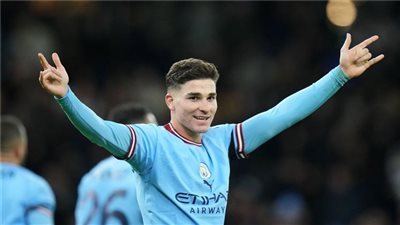 خلال ساعات.. أتلتيكو مدريد يعلن تعاقده مع جوليان ألفاريز